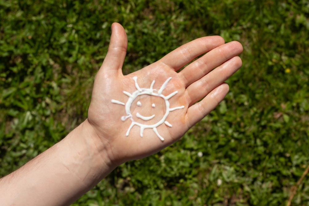 a,person,applying,the,correct,amount,of,sunscreen,for,face